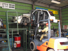 C-1(リフトで作業台に乗せます）.JPG